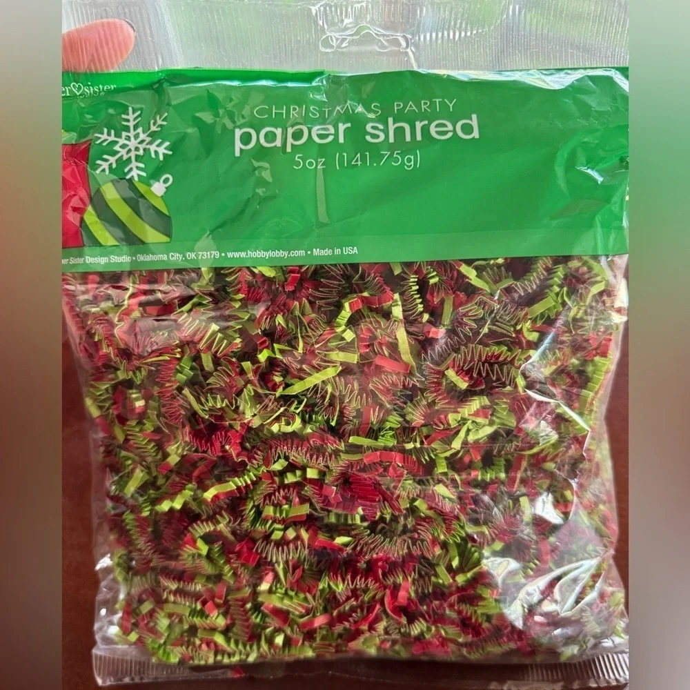 3/ for$15 🍒 Holiday Party Bundle - Plates, Bows, Paper Shred - NEW w TAGS 🏷️